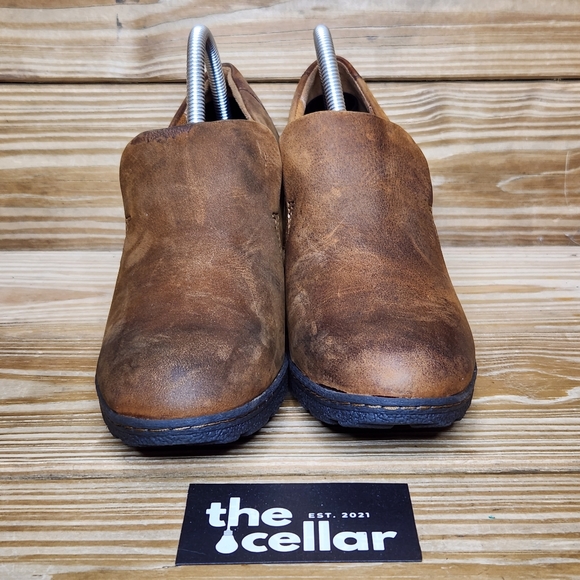 BOC by Born Womens 9.5M Carla Brown Distressed Leather Slip On Heeled Booties - Picture 2 of 9